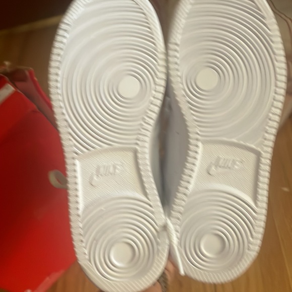 NWOT Nike women’s court shoes vision MID - Picture 6 of 7